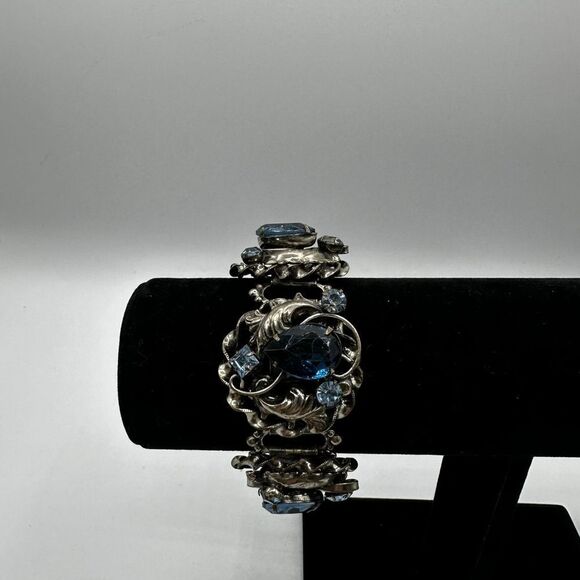 Vintage chunky silver & blue rhinestone ornate mid century bracelet & earrings - Picture 3 of 4